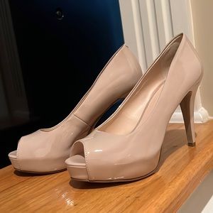 Pumps 3.75” heels Camya Peep-Toe natural synthetic